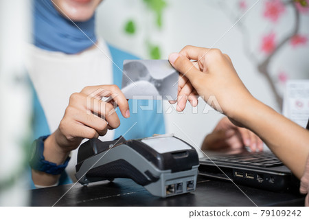 close up of hands holding a credit card when cashless payment by EDC machines close up of hands holding a credit card when cashless payment by EDC machines 79109242