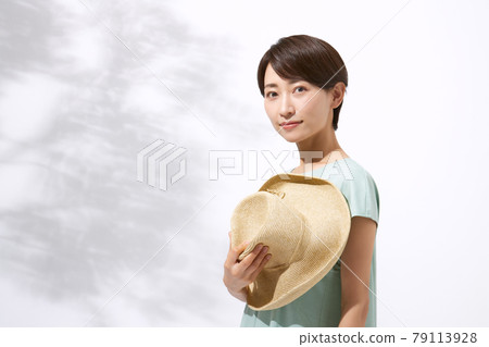 酷美夏天中年女人 酷美夏天中年女人 79113928
