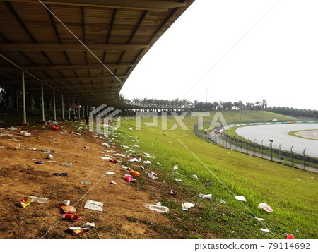 A large amount of garbage left after the event 79114692