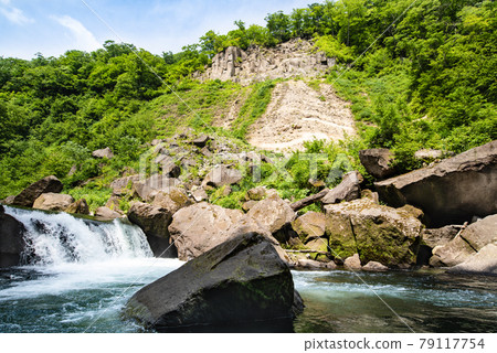 Kurikomakokutei Park 山毛櫸森林溪流透明的山間溪流 Kurikomakokutei Park 山毛櫸森林溪流透明的山間溪流 79117754