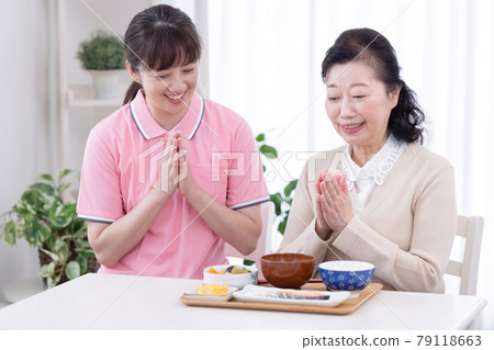 Long-term care image: Senior women and caregivers eating meals Long-term care image: Senior women and caregivers eating meals 79118663