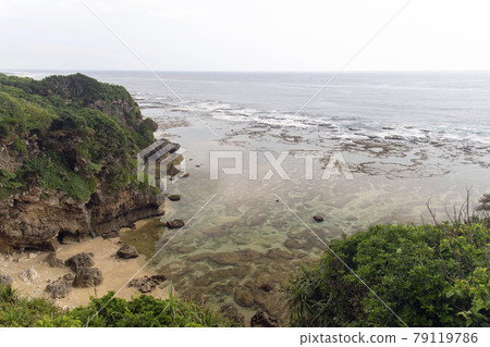 鹿兒島縣衝野良部島宇治海灘的奇石 鹿兒島縣衝野良部島宇治海灘的奇石 79119786