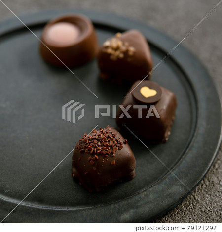 盤子裡的巧克力棒 79121292