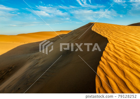 Sand dunes in desert 79128252