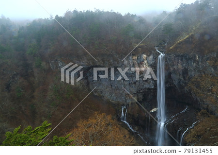 雨中的華嚴瀑布 雨中的華嚴瀑布 79131455