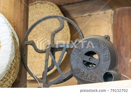 Hand-pulling 79132702