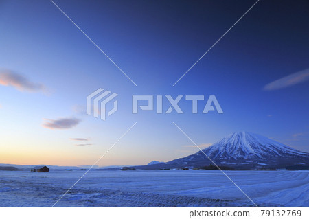 Sunrise, hut and Mt. Yotei in Mizuho, Kutchan-cho, Hokkaido Sunrise, hut and Mt. Yotei in Mizuho, Kutchan-cho, Hokkaido 79132769