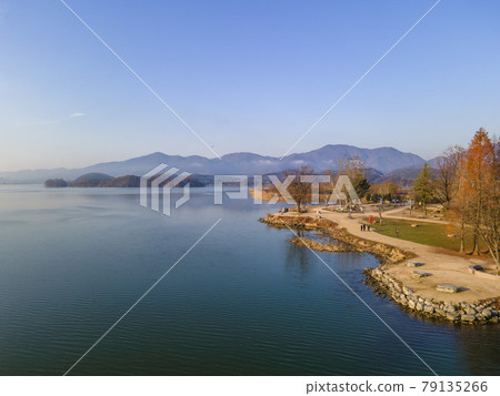 A two-headed landscape 79135266