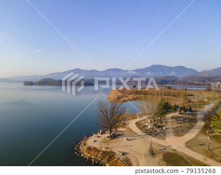 A two-headed landscape A two-headed landscape 79135268
