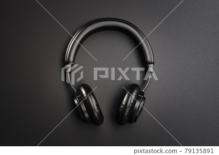 Black headphones 3D illustration Black headphones 3D illustration 79135891