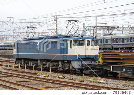 Tow rail Tow a transport train (Korin) and stop at the siding line near Nishi-Akeishi Station on the Sanyo Main Line EF65 of JR West Tow rail Tow a transport train (Korin) and stop at the siding line near Nishi-Akeishi Station on the Sanyo Main Line EF65 of JR West 79136468