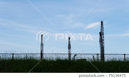 在銀行看到的建築工地起重機 在銀行看到的建築工地起重機 79136475
