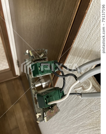 Outlet replacement work 79137596