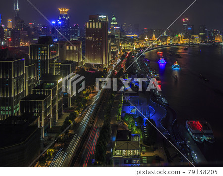 Areal view on the Bund in Shanghai at night in summer Areal view on the Bund in Shanghai at night in summer 79138205
