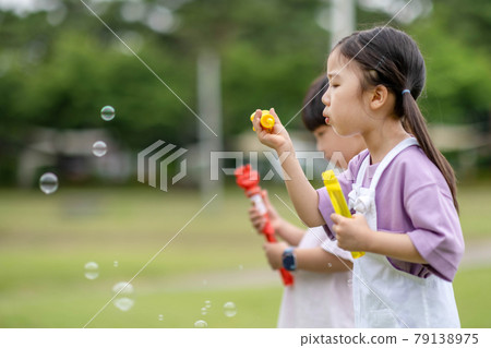 Children lifestyle play 79138975