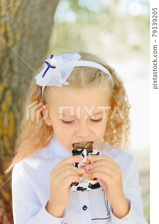 Children with candy in their hands Children with candy in their hands 79139205