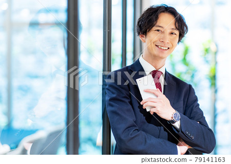 Businessman telephone shooting cooperation "+ SHIFT NOGIZAKA" Businessman telephone shooting cooperation "+ SHIFT NOGIZAKA" 79141163