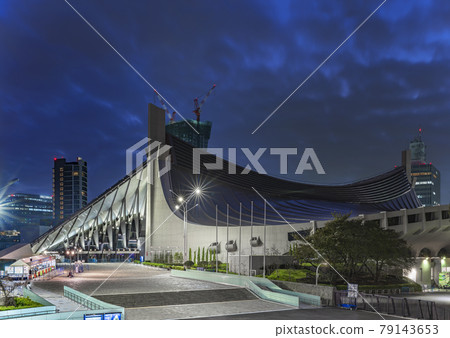 [Shibuya, Tokyo] Night view of the Yoyogi National Stadium where the 2021 Tokyo Olympics and Paralympics will be held. 79143653