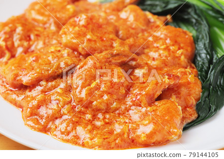 Shrimp chili sauce 79144105