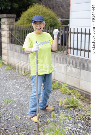 Elderly people doing weeding work Elderly people doing weeding work 79144444