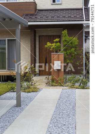 Building entrance approach to a house with a gatepost Building entrance approach to a house with a gatepost 79144751