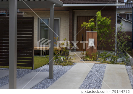 帶車棚的住宅入口 帶車棚的住宅入口 79144755