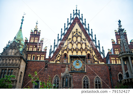 Clock on town hall house in wroclaw, poland 79152427