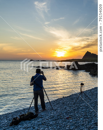Photographer shooting a sunrise landscape at Sanxiantai, Taitung, Taiwan 79154009