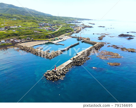 初夏北海道松前茂草漁港鳥瞰圖 初夏北海道松前茂草漁港鳥瞰圖 79156695
