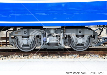 Going on Kinugawa Road ... Bogie of JNR 14 series passenger car (TR217C type) 79161258