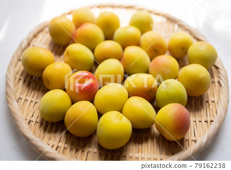 Beautiful plums in a colander 79162238