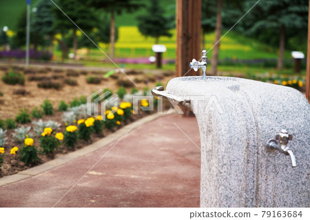Heat stroke park drinking fountain 79163684