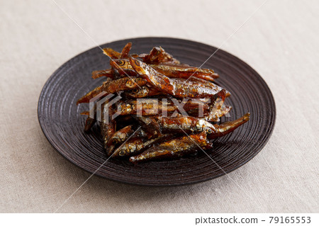 優雅的漆器中煮沸的冶煉 優雅的漆器中煮沸的冶煉 79165553