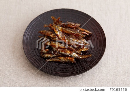 Boiled smelt in elegant lacquer ware 79165556