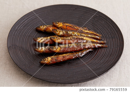 Kanro-ni of smelt served in elegant lacquer ware 79165559