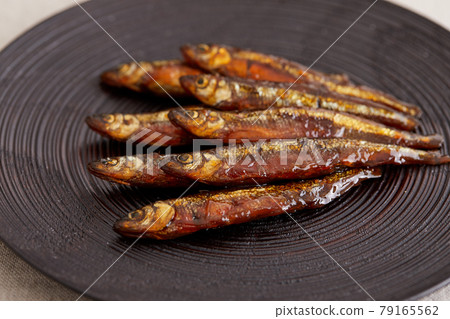 Kanro-ni of smelt served in elegant lacquer ware 79165562
