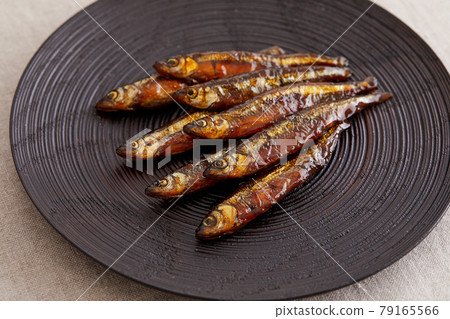 Kanro-ni of smelt served in elegant lacquer ware 79165566