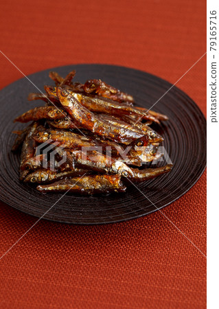Boiled smelt in elegant lacquer ware 79165716