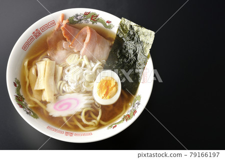 A bird's-eye view of old-fashioned hot soy sauce ramen that you can eat at a stall with various ingredients such as char siu on a black background 79166197
