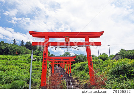 Ukiha Inari Shrine in Fukuoka Prefecture, a popular tourist spot with red torii gates Ukiha Inari Shrine in Fukuoka Prefecture, a popular tourist spot with red torii gates 79166852