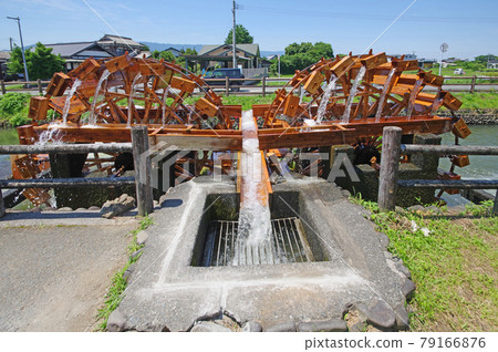 朝倉市三島雙水車隨著水的飛濺旋轉 79166876