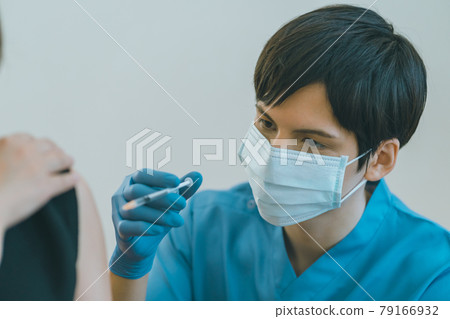 Intramuscular vaccination Intramuscular vaccination 79166932