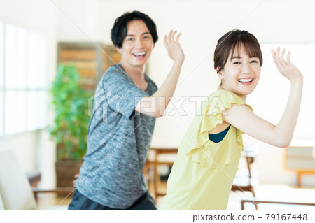 情侶舞蹈 健美操 情侶健身運動 瑜伽 生活 生活方式 79167448