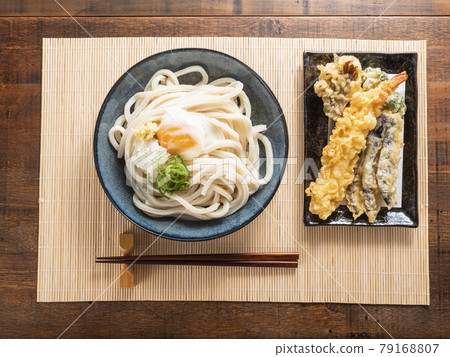 Bukkake udon hot ball tempura platter 79168807