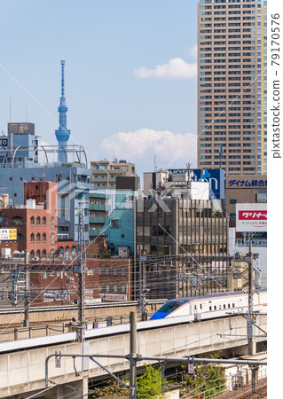 [View from the vicinity of Higurashizaka, Nishinippori Station, Hokuriku Shinkansen E7 series] 79170576