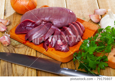 Raw pork kidneys ready for cooking Raw pork kidneys ready for cooking 79170807