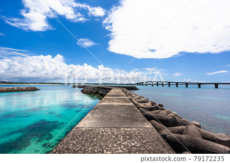 六月，日本沖繩縣宮古島，久里馬港 79172235