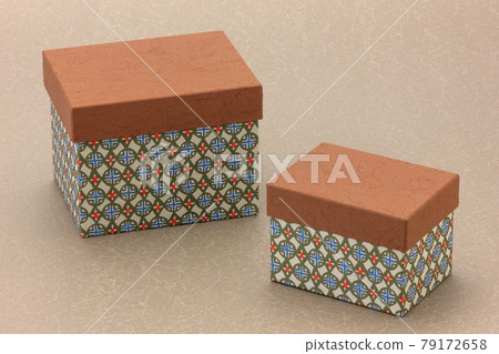 Checkered box, brown background 79172658