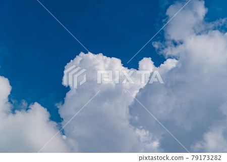 Cumulonimbus clouds that spring up during the rainy season in the summer sky c-2 High contrast Cumulonimbus clouds that spring up during the rainy season in the summer sky c-2 High contrast 79173282