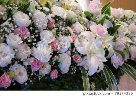 Fashionable flower altar with Casablanca 79174339